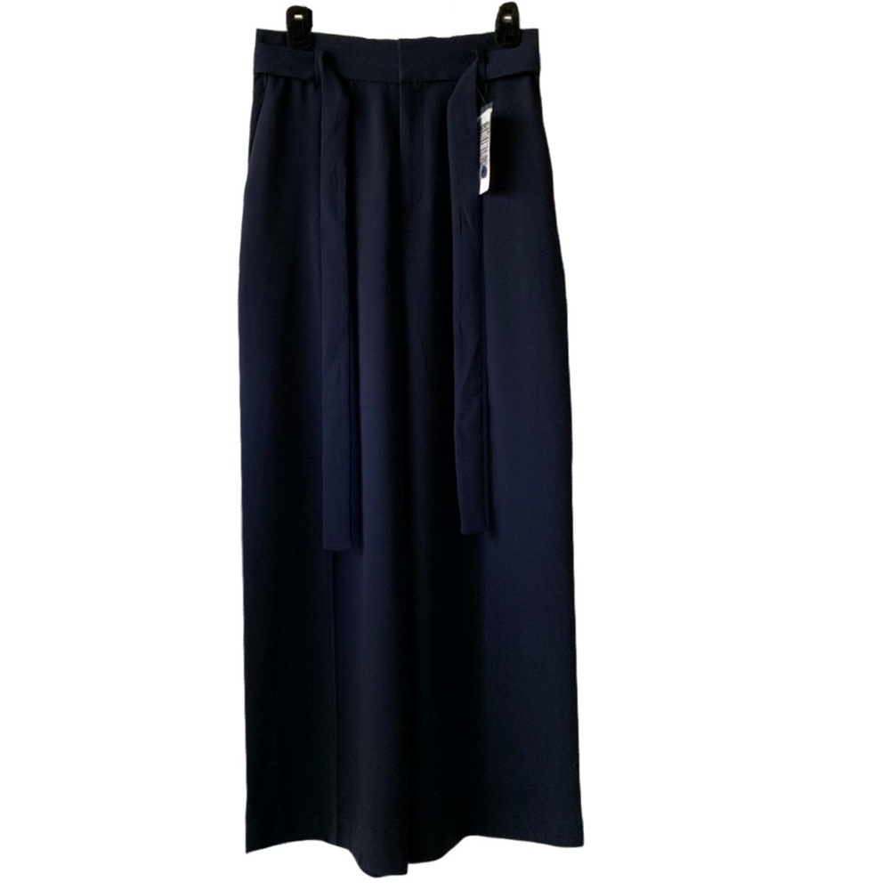 🌌 Uniqlo Navy Wide-Leg Trousers – Effortlessly Sophisticated! ✨